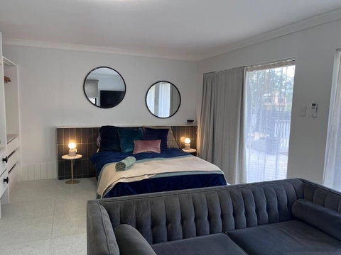Sophisticated Spacious Self Contained Studio - Accommodation Whitsundays 2