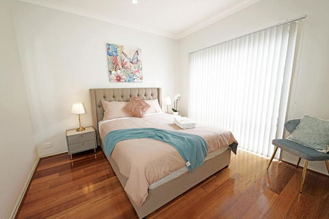 Spacious 5BR House In Hallam Near Bunjil Place - Accommodation Whitsundays 3