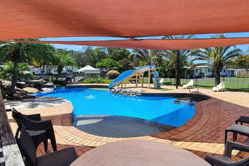 Sunset Caravan Park Woolgoolga with Accommodation Whitsundays