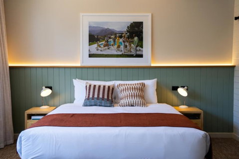 The Clovercrest Hotel Motel - Accommodation Whitsundays 2