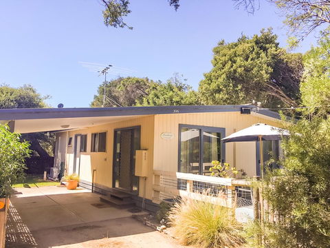 Beachwalk Cottage - Accommodation Whitsundays 3