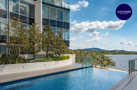 Beautiful Modern Lake View Apartment - Accommodation Whitsundays 0