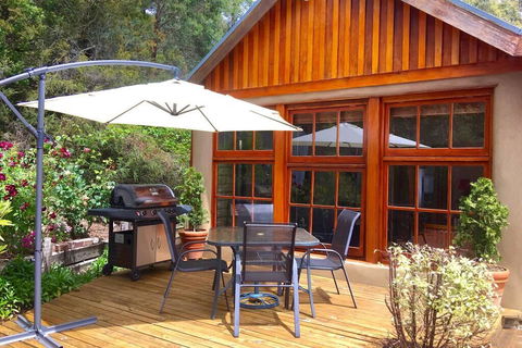 BEAUTIFUL RETREAT - 20 Mins To CBD And Only 10 Mins To MONA! - Accommodation Whitsundays 1