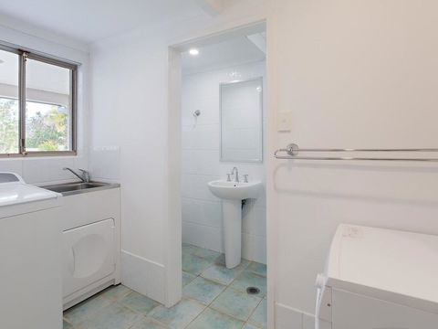 Beauty And The Beach', 88 Foreshore Drive - Large Home With WIFI & Water Views - Accommodation Whitsundays 2