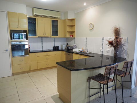Bed And Breakfast With Airport Transfers And Rental Car - Accommodation Whitsundays 1