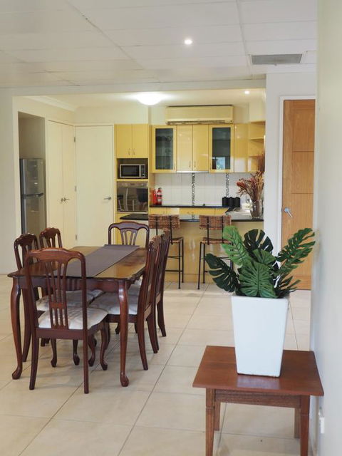 Bed And Breakfast With Airport Transfers And Rental Car - Accommodation Whitsundays 0