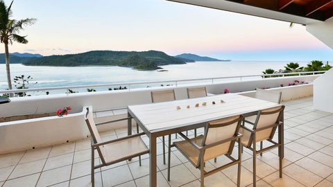 Bella Vista E9 - Ocean View Spacious 2 Bedroom With Golf Buggy - Accommodation Whitsundays 2