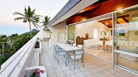 Bella Vista E9 - Ocean View Spacious 2 Bedroom With Golf Buggy - Accommodation Whitsundays 1