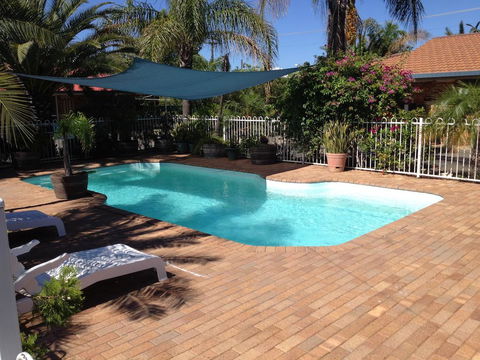 Bellview Motel - Accommodation Whitsundays 0