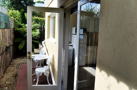 Belton Apartments - The Studio - Accommodation Whitsundays 2