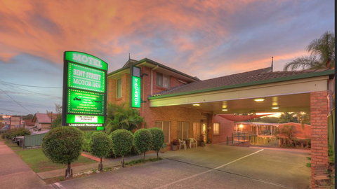 Bent Street Motor Inn - Accommodation Whitsundays 0