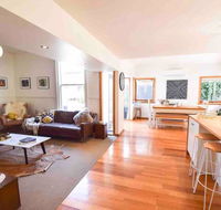 Best Location in Hobart Luxury 4 bedroom with stunning views - Accommodation Whitsundays