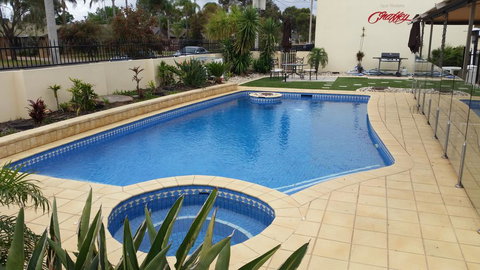 Best Western Chaffey Motor Inn - Accommodation Whitsundays 1