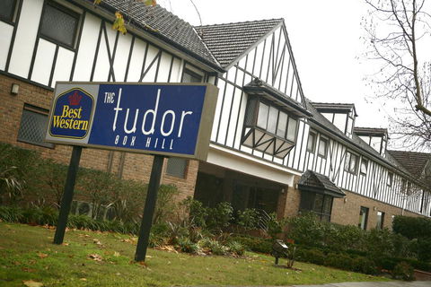 Best Western Plus The Tudor Box Hill - Accommodation Whitsundays 0