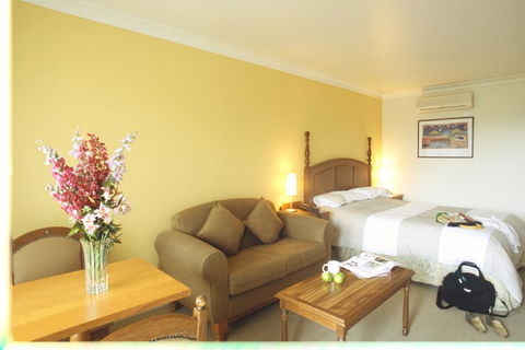 Best Western Plus The Tudor Box Hill - Accommodation Whitsundays 2