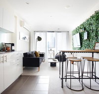 BHB Explore CBD Doorsteps Free Carpark Wine Wifi - Accommodation Whitsundays