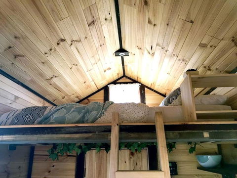 Big Tiny Altitude Tiny House Experience - Accommodation Whitsundays 3