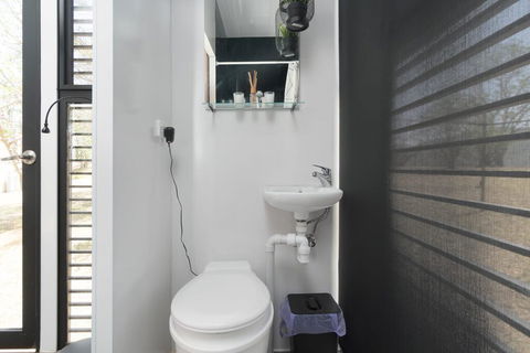 Big Tiny Paz Seven Hills Tiny House, Tallarook - Accommodation Whitsundays 2