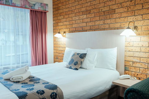 Big Windmill Corporate & Family Motel - Accommodation Whitsundays 1
