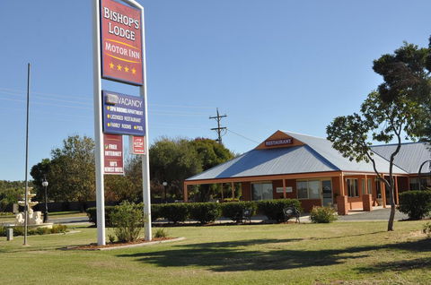 Bishop's Lodge Motor Inn - Accommodation Whitsundays 0