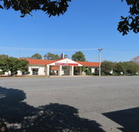 Bishops Lodge Narrandera - Accommodation Whitsundays