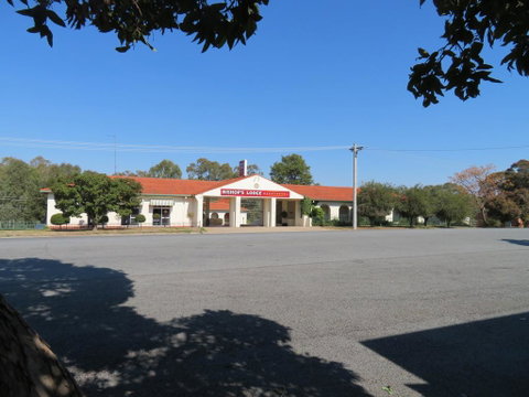 Bishops Lodge Narrandera - Accommodation Whitsundays 0