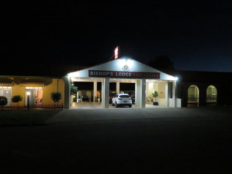 Bishops Lodge Narrandera - Accommodation Whitsundays 1