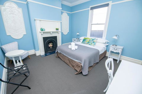 Blue Door Apartments Heritage Charm In CBD - Accommodation Whitsundays 2