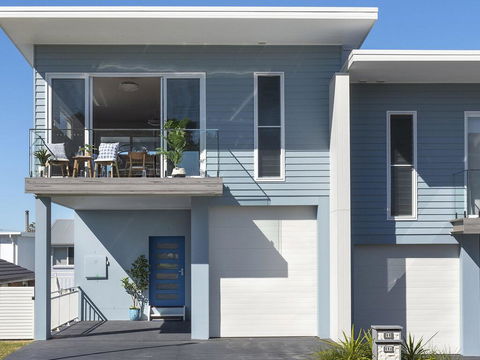Blue Pelican - Pacific Views, Walk To Beach - Accommodation Whitsundays 0