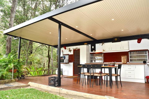 BoBRENE On Tamborine Nude Retreat - Cosy Chalet - Accommodation Whitsundays 1