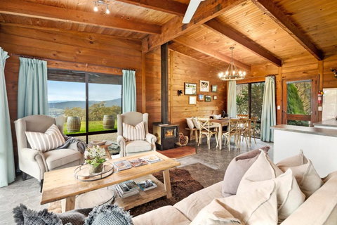 The Lodge By Mt Bellevue - Accommodation Whitsundays 1