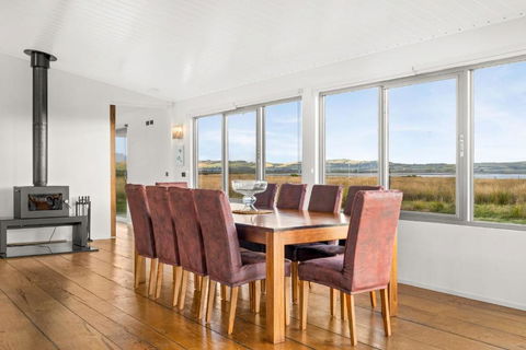 The Point Bass Coast - Accommodation Whitsundays 2