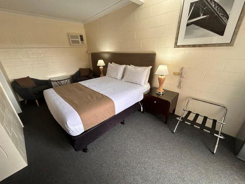 Warren Motor Inn - Accommodation Whitsundays 1
