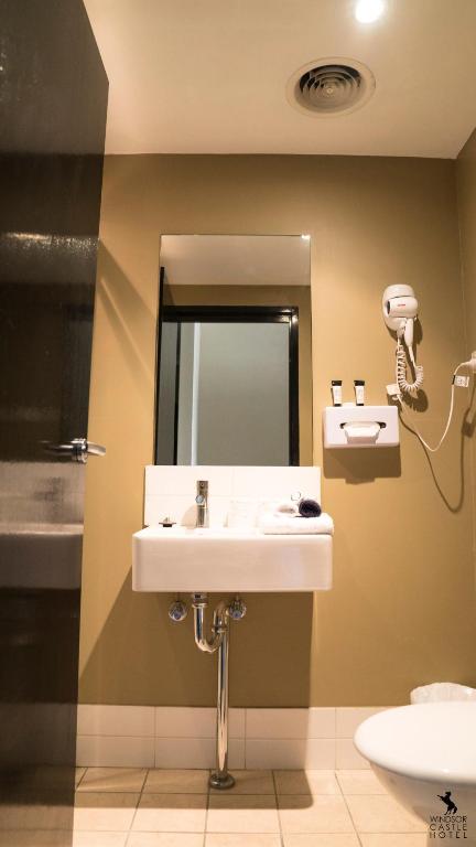 Windsor Castle Hotel - Accommodation Whitsundays 2