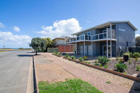 Xanadu - Aldinga Beach - C21 SouthCoast Holidays - Accommodation Whitsundays 1