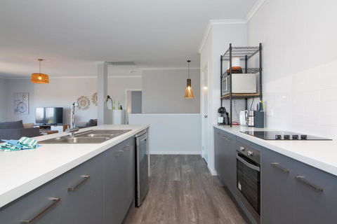 Xanadu - Aldinga Beach - C21 SouthCoast Holidays - Accommodation Whitsundays 3