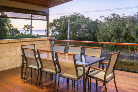 XYZ Holiday Home - Accommodation Whitsundays 3