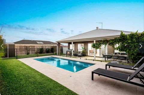 Park Front Villa With Sparkling Swimming Pool - Accommodation Whitsundays 1
