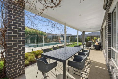 Park Front Villa With Sparkling Swimming Pool - Accommodation Whitsundays 2