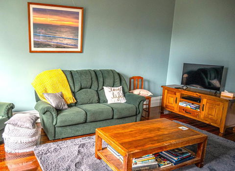 Yambaco0na House - Accommodation Whitsundays 2