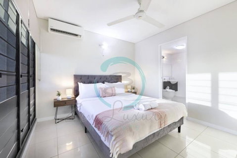 Zen On Stuart: 3-BR Penthouse Pad + Pool + BBQ - Accommodation Whitsundays 1