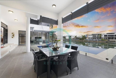 ZenLux: 4BR Bayview Mansion Infinity Pool + Cinema - Accommodation Whitsundays 3