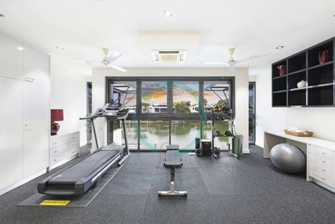 ZenLux: 4BR Bayview Mansion Infinity Pool + Cinema - Accommodation Whitsundays 2