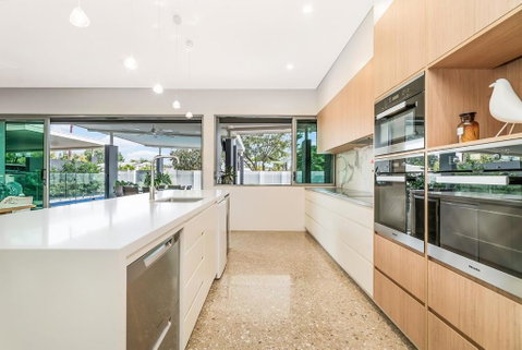 ZenLux Massive 5-BR Holiday Home - Pool - BBQ - Accommodation Whitsundays 1