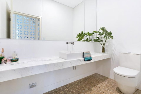 ZenLux Massive 5-BR Holiday Home - Pool - BBQ - Accommodation Whitsundays 3