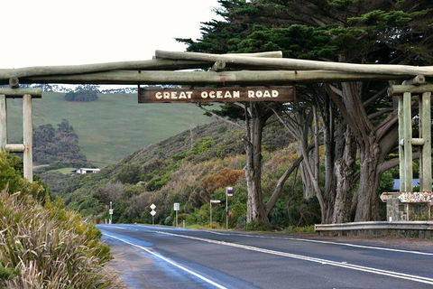 Small-Group Great Ocean Road And Twelve Apostles Full-Day Tour - Accommodation Whitsundays 0