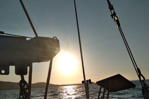 Townsville Small Group Early Morning Sailing Cruise Boat Tour Charter Hire - Accommodation Whitsundays 5